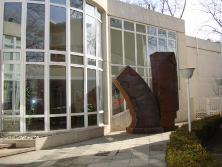 Maria Cristina Carlini, Viandanti II, 2010, acciaio corten, cm 400x250x140