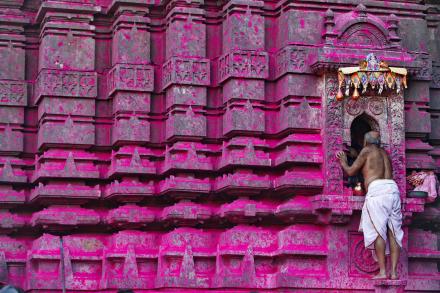 Ashish Gupta, Jyotiba Temple devotees visit to participate in the annual temple festival, Kolhapur, 2013