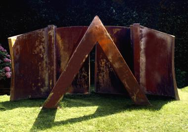 Maria Cristina Carlini, Monumento al Mediterraneo, 2006, acciaio corten, cm 190x200x405