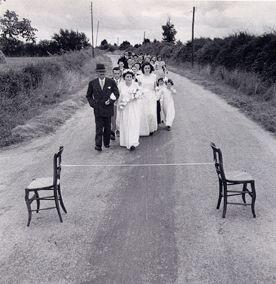 Robert Doisneau, Le ruban de la mariée, Poitou, 1951 ©Robert Doisneau/Rapho/Grazia Neri 	 		