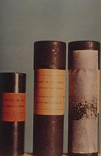 Piero Manzoni, Linee, 1960, inchiostro su carta in un cilindro di legno, altezza cm 20 circa - diametro cm 5 circa