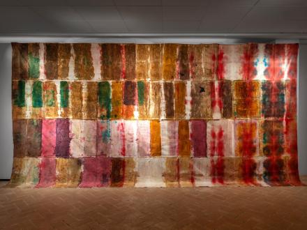 Renata Boero, Fioritura 1, 1990-2000, colori vegetali, tecnica mista su tela, cm 560x 298