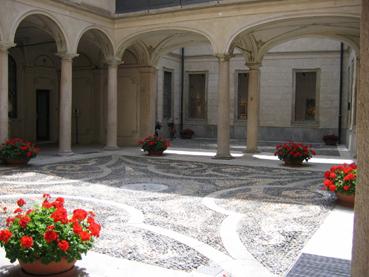 Il cortile interno di Palazzo Morando Attendolo Bolognini