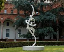 Gianfranco Meggiato, Il soffio della vita, 2017, fusione in alluminio, verniciato a forno, pezzo unico, h. 3 m, ©Federico_Di_Dio
