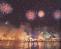 Cai Guo-Qiang, APEC Cityscape Fireworks, 2001, spettacolo con 200000 colpi di esplosivo, foto di Cai Guo-Qiang, Asia-Pacific Economic Cooperation, Shanghai